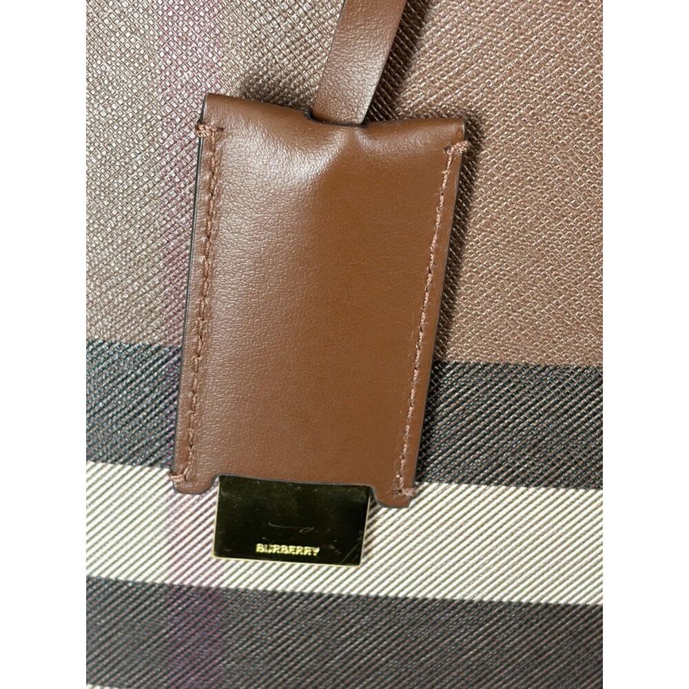 The Burberry Medium Check Tote in Dark Birch Brown SPB JA-369520 - Picture 8 of 16